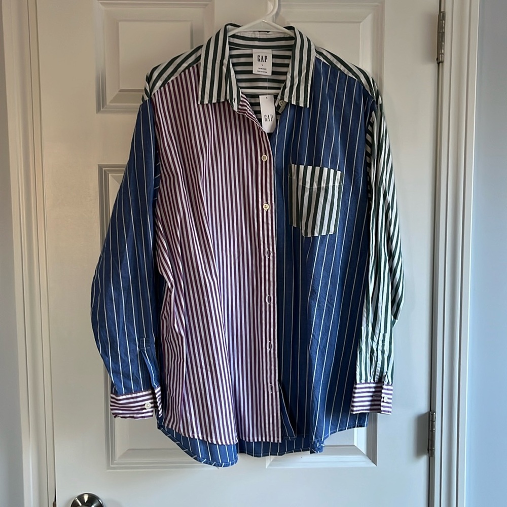 Gap women’s oversized button up size large